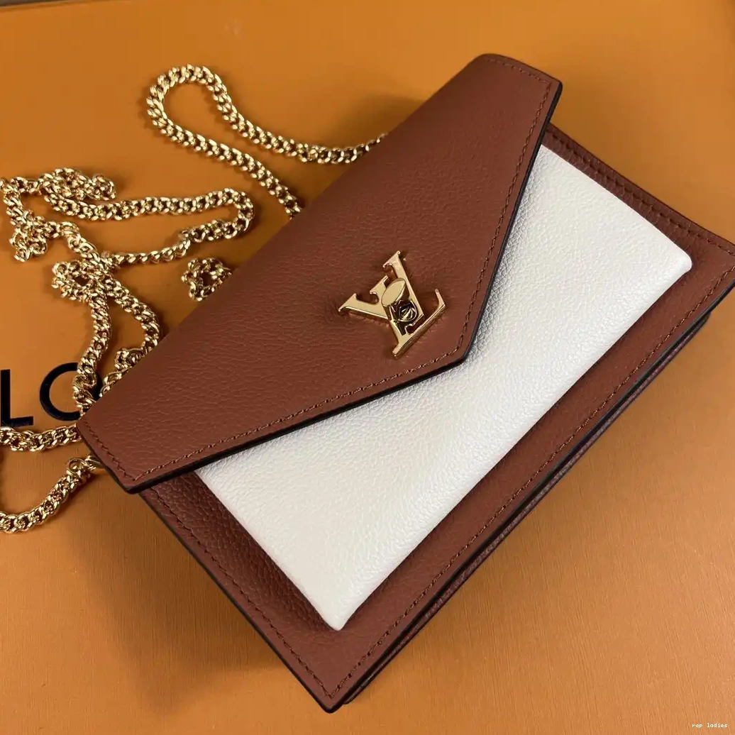 Cheap POCHETTE VUITTON LOUIS CHAIN MYLOCKME 0510